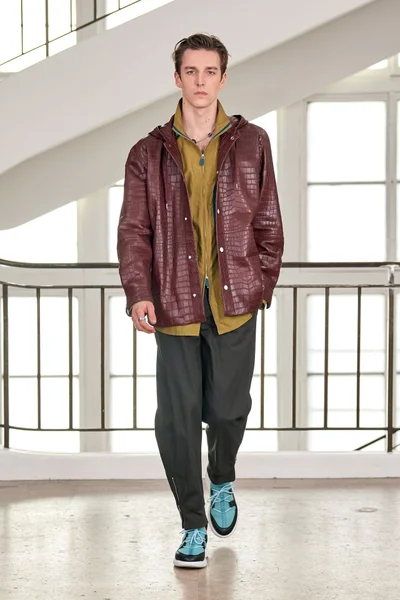 Look 18